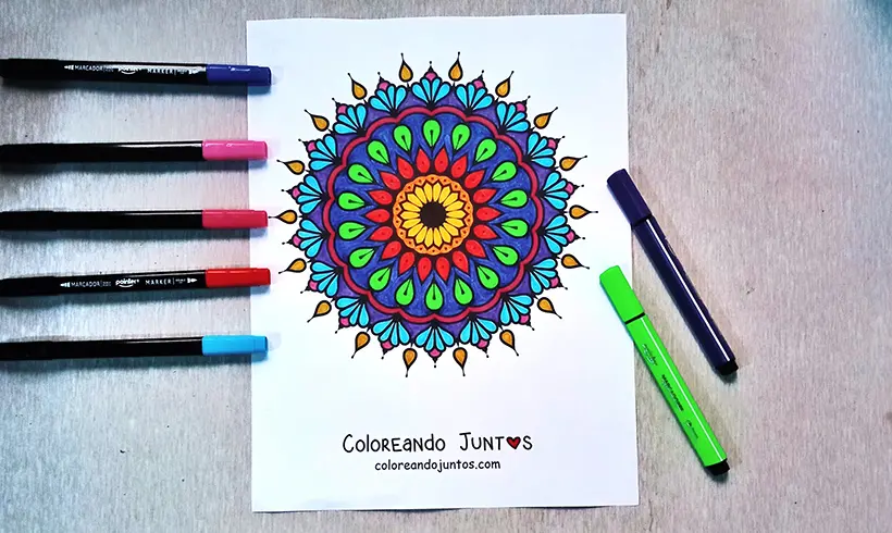 Dessin de mandala abstrait colorié par Colorions Ensemble