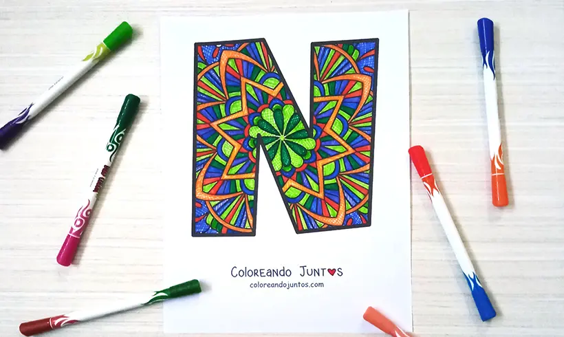 Dessin de mandala de lettre colorié par Colorions Ensemble