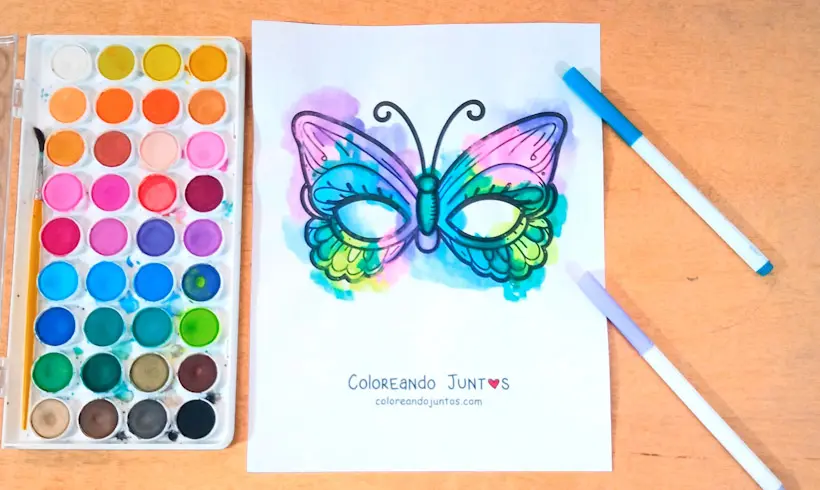 Coloriage d'un masque de papillon colorié par Colorions Ensemble