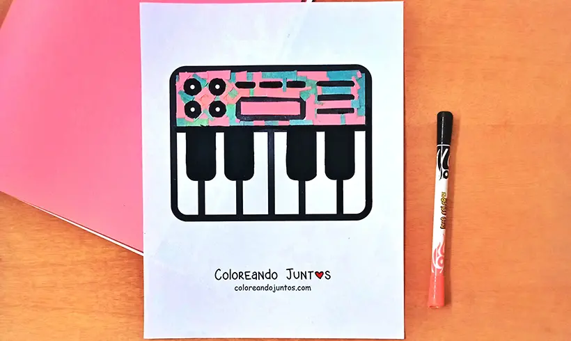 Dessin de piano colorié par Colorions Ensemble